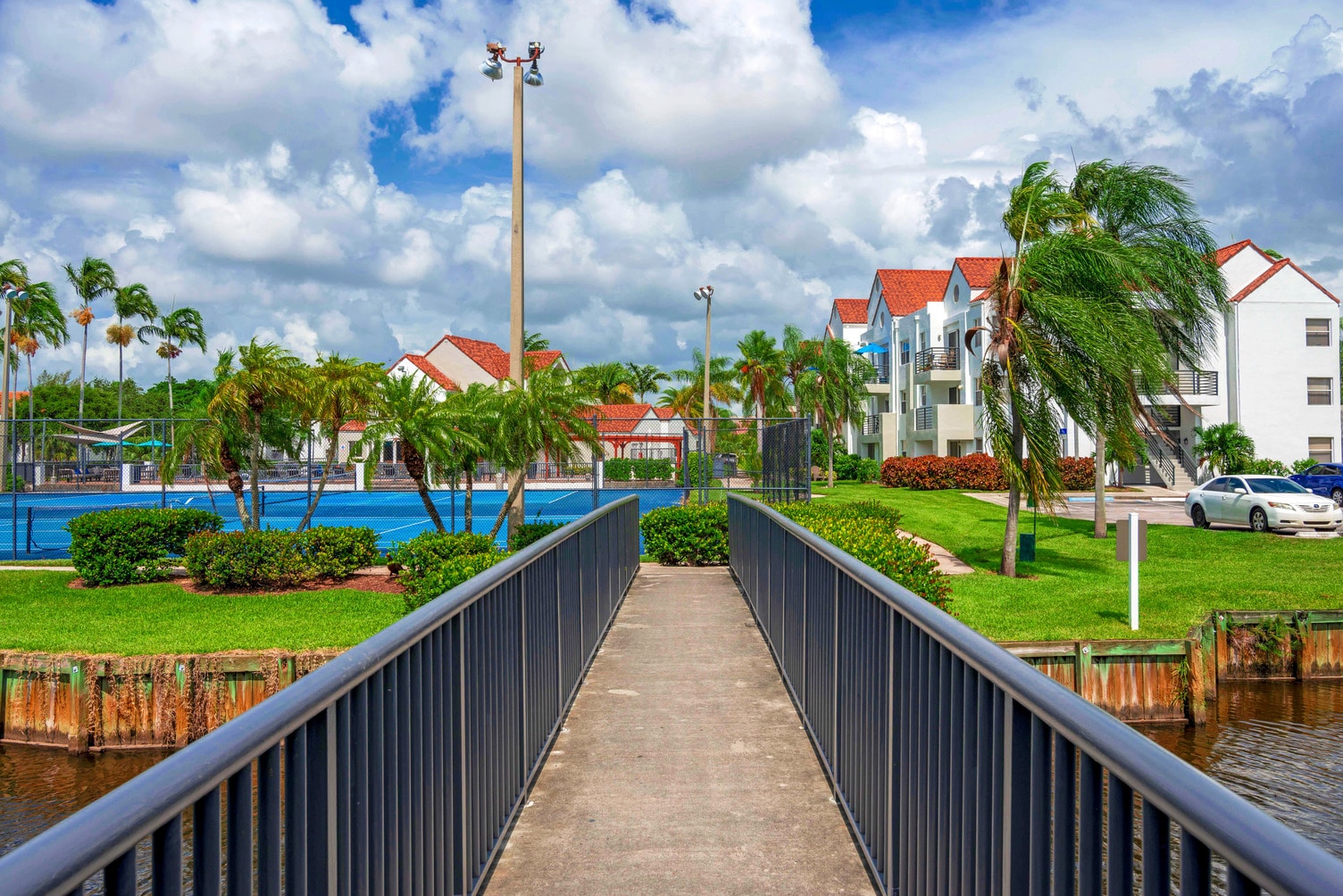 Sheridan Ocean Club Apartments | Luxury Apartments in Dania Beach, FL